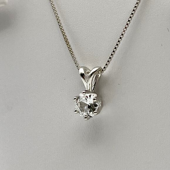 BEAUTIFUL 1ct Hexagon Cut White Sapphire Necklace in Sterling Silver - Picture 6 of 7